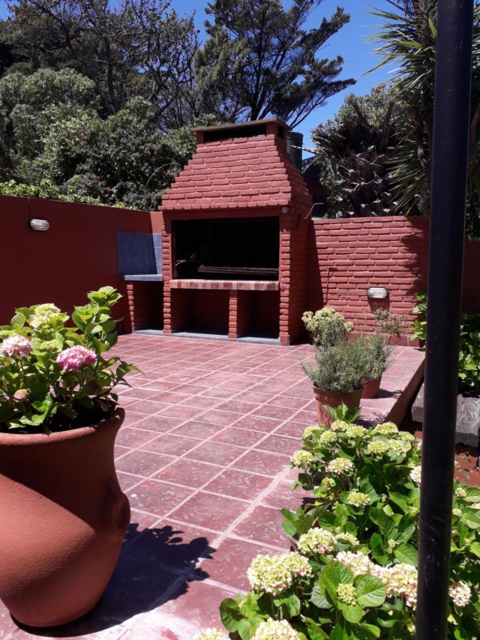 Posada De La Villa Villa Gesell Buitenkant foto